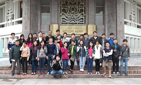 Sinh viên Đại học Quốc tế Bắc Hà thăm quan Bảo tàng Hồ Chí Minh