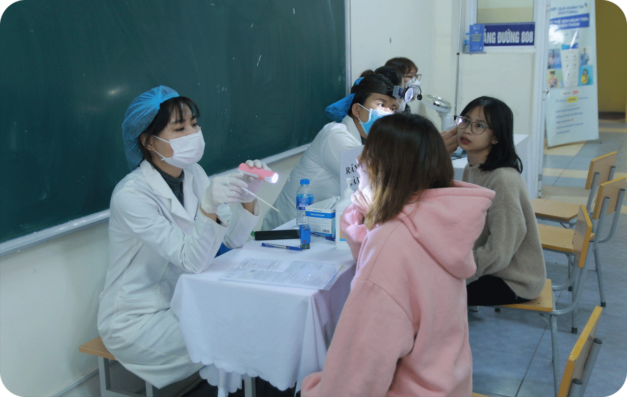 Tổ chức khám sức khỏe cho sinh viên Khóa 15 và 16